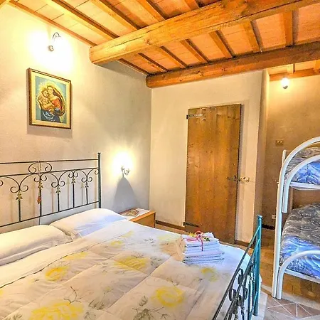 Zona Artigianale Callarella Sleeps 6 Pool Sarnano
